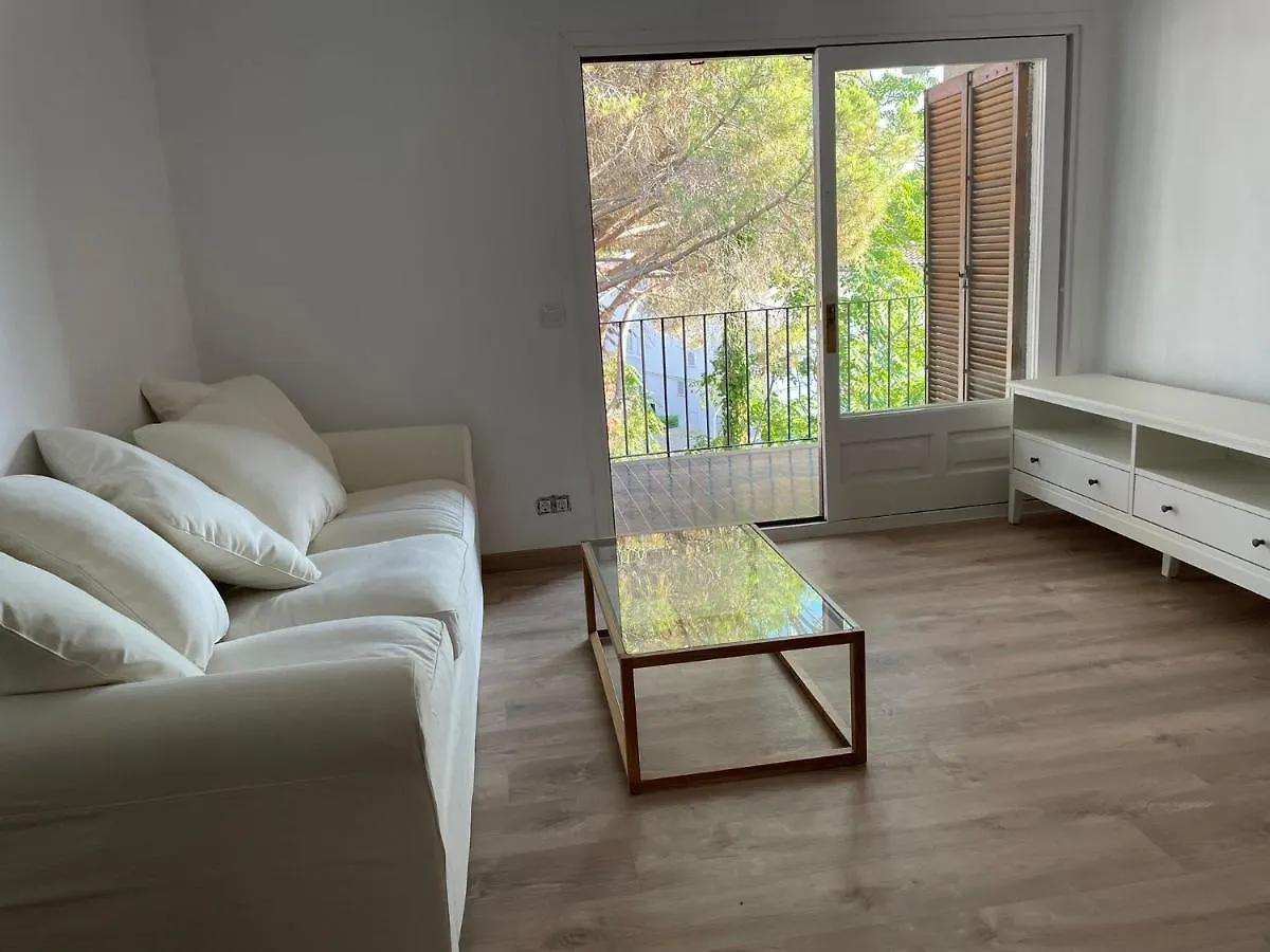 Modern Apartment With Parking 2 Min From The Beach contacts